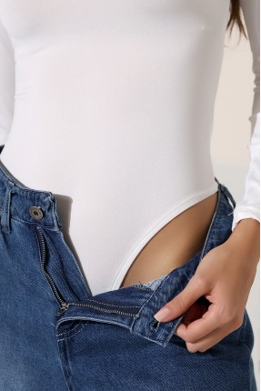 Mikro Yarım Balıkçı Yaka Uzun Kol Altı Külotlu ve Çıt Çıtlı Basic Kadın Bodysuit 21942 EKRU