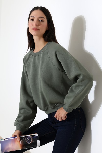 Geniş Bisiklet Yaka Pamuklu Şardonlu Karyokalı Geniş Reglan Kol Yumuşak Dokulu Basic Kadın Sweatshirt 21973 HAKİ