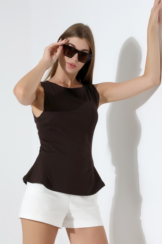 Relax Fit Rahat Kesim Kayıkçı Yaka Eteği Volanlı Yanları Kuplu Basic Kolsuz Kadın T-Shirt 22070 KAHVE