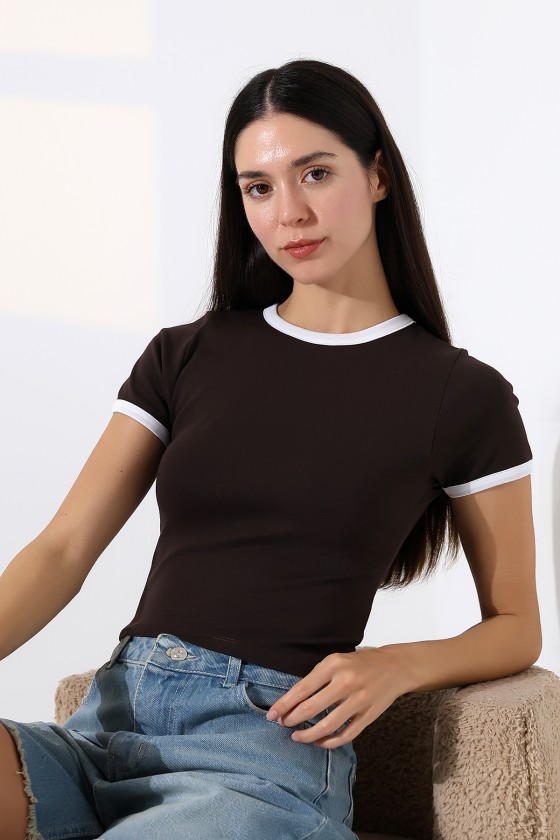 Penye Likralı Ribana Yakası ve Kol Ağzı Beyaz Biyeli Pamuklu T-Shirt 21832 KAHVE