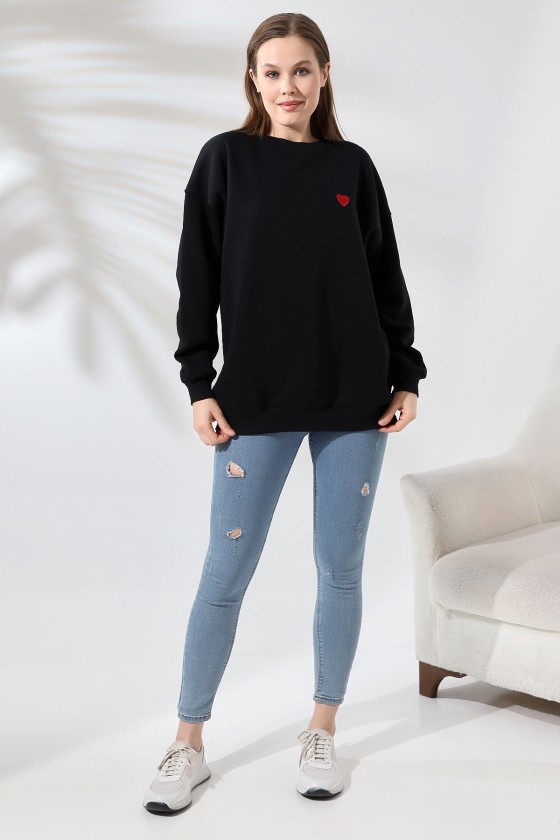 Kalp Nakışlı Şardonlu Bisiklet Yaka Oversize Sweatshirt 21621 SİYAH