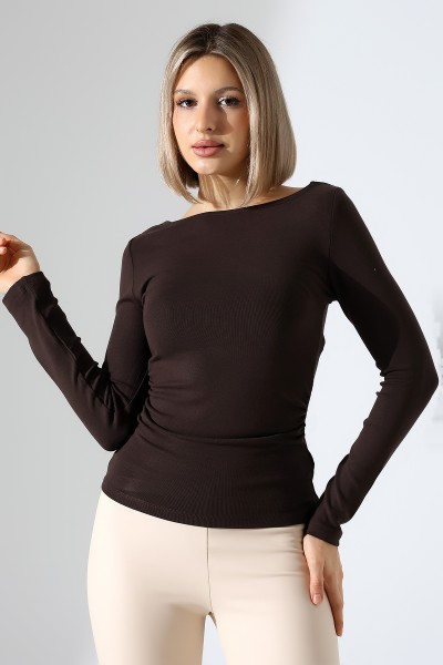 Uzun Kollu Kayık Yaka Yanları Büzgülü Vücuda Oturan Basic Kadın Body T-Shirt 21951 KAHVE