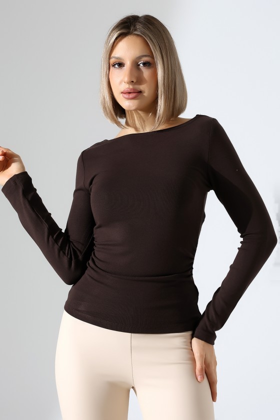 Uzun Kollu Kayık Yaka Yanları Büzgülü Vücuda Oturan Basic Kadın Body T-Shirt 21951 KAHVE