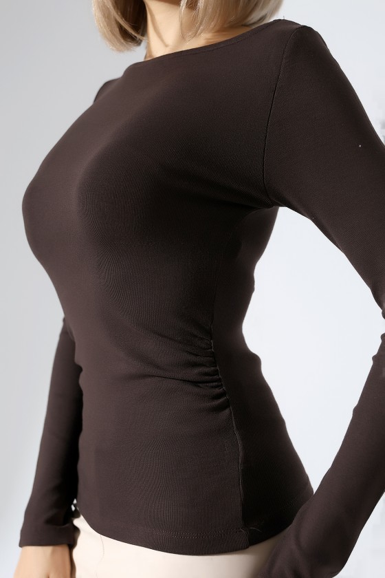 Uzun Kollu Kayık Yaka Yanları Büzgülü Vücuda Oturan Basic Kadın Body T-Shirt 21951 KAHVE