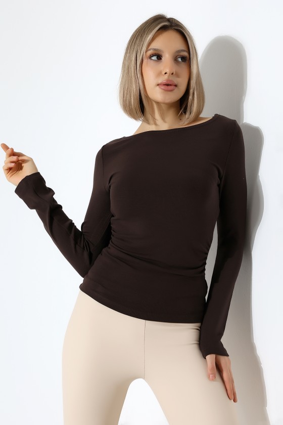 Uzun Kollu Kayık Yaka Yanları Büzgülü Vücuda Oturan Basic Kadın Body T-Shirt 21951 KAHVE